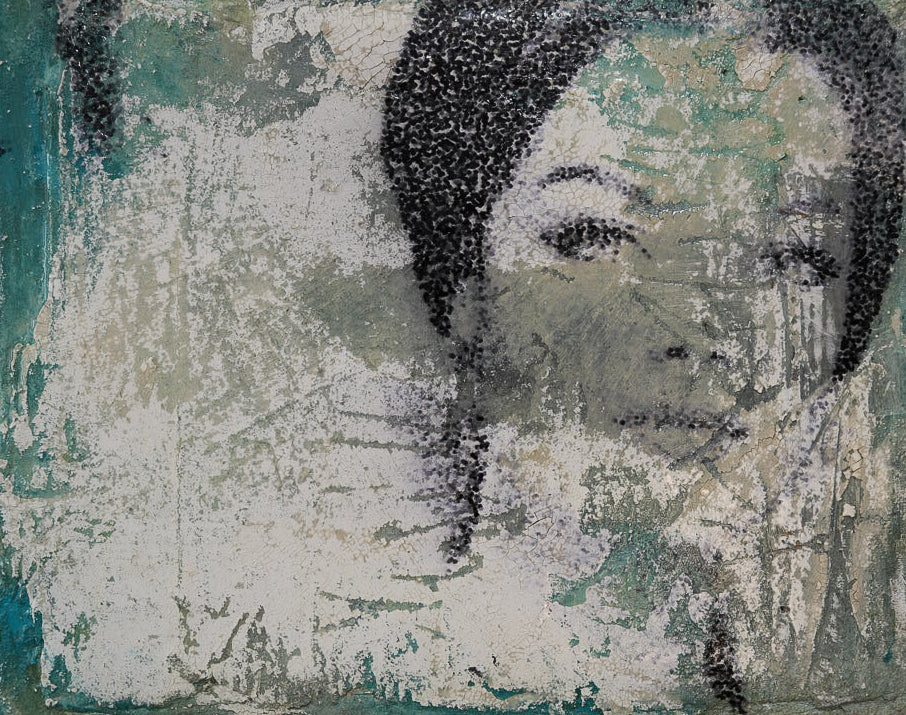 Schönheit & Vergänglichkeit Small M4 von Thorsten Poersch, 2025, Mixed Media auf Canvas, 40 x 50 cm, Portraitarbeit in warmen Gold- und Naturtönen