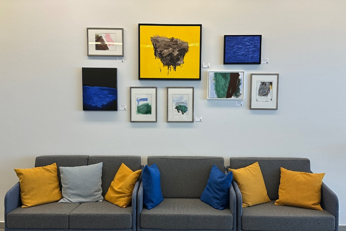 Werke von Harald Gnade im Bürokomplex The Squaire Frankfurt am Main, zeitgenössische Kunstinstallation in moderner Arbeitsumgebung